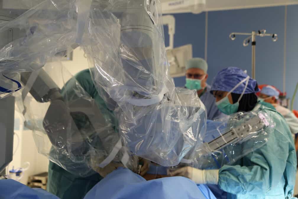 Sidra-Medicine-Reproductive-Surgery-Team-feat.-Dr.-Aisha-Yousuf-2